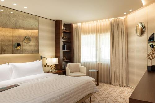 Premium Suite, Larger Suite, Garden View, with Executive Lounge Access del hotel Le Meridien Dubai and Conference Centre. Foto 8