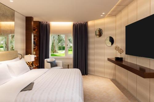 Premium Suite, Larger Suite, Garden View, with Executive Lounge Access del hotel Le Meridien Dubai and Conference Centre. Foto 9