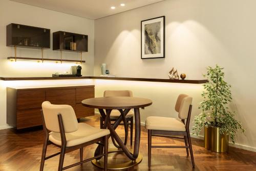 Premium Suite, Larger Suite, Garden View, with Executive Lounge Access del hotel Le Meridien Dubai and Conference Centre. Foto 11