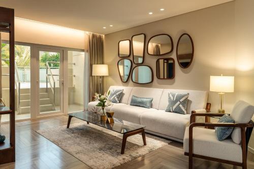 Premium Suite, Larger Suite, Garden View, with Executive Lounge Access del hotel Le Meridien Dubai and Conference Centre. Foto 14