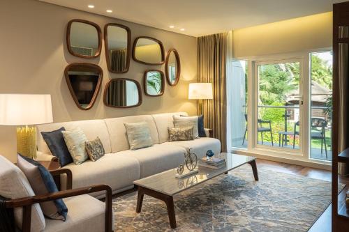 Premium Suite, Larger Suite, Garden View, with Executive Lounge Access del hotel Le Meridien Dubai and Conference Centre. Foto 15