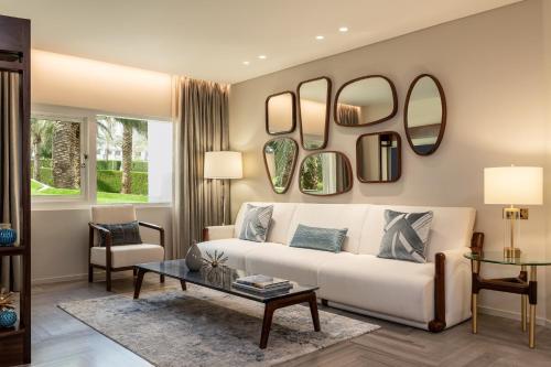 Premium Suite, Larger Suite, Garden View, with Executive Lounge Access del hotel Le Meridien Dubai and Conference Centre. Foto 17