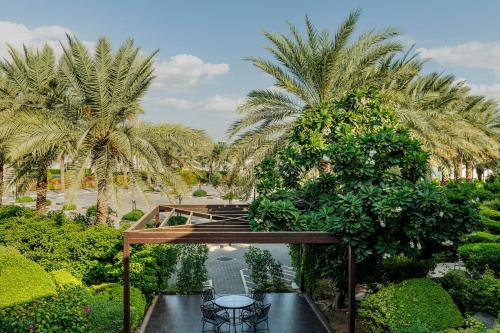 Premium Suite, Larger Suite, Garden View, with Executive Lounge Access del hotel Le Meridien Dubai and Conference Centre. Foto 18