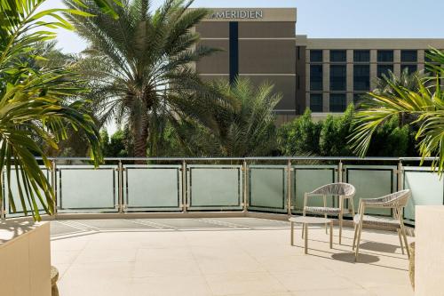 Premium Suite, Larger Suite, Garden View, with Executive Lounge Access del hotel Le Meridien Dubai and Conference Centre. Foto 21