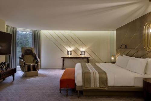 Presidential Suite, Club Lounge Access, 1 King, Garden View del hotel Le Meridien Dubai and Conference Centre. Foto 1