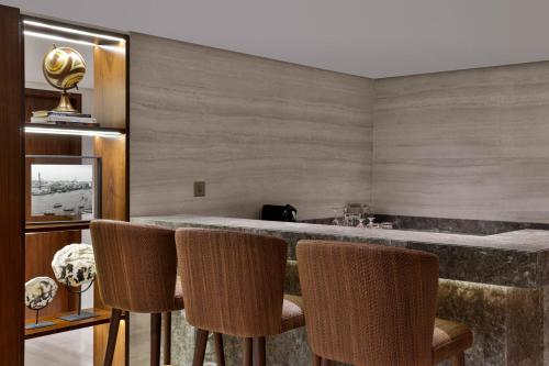 Presidential Suite, Club Lounge Access, 1 King, Garden View del hotel Le Meridien Dubai and Conference Centre. Foto 2