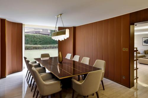 Presidential Suite, Club Lounge Access, 1 King, Garden View del hotel Le Meridien Dubai and Conference Centre. Foto 3