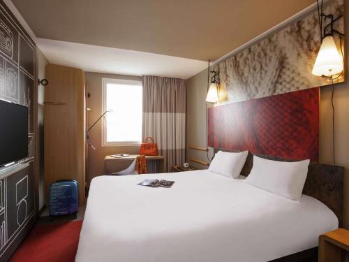 Habitación Doble Confort con cama doble del hotel Ibis Paris Porte De Clichy Centre