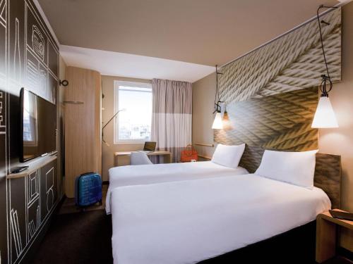 Habitación Doble Estándar - 2 camas del hotel Ibis Paris Porte De Clichy Centre. Foto 1
