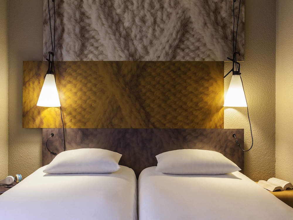 Habitación estándar, 2 camas individuales del hotel Ibis Marne La Vallée Champs. Foto 7