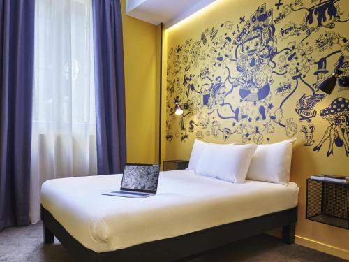 Habitación Estándar con cama doble y sofá cama del hotel Ibis Styles Paris Gare De L'est Magenta