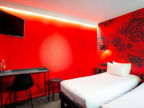 Habitación Doble Estándar - 2 camas del hotel Ibis Styles Paris Gare De L'est Magenta. Foto 14