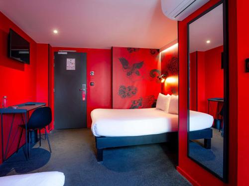 Habitación Estándar con cama doble y sofá cama del hotel Ibis Styles Paris Gare De L'est Magenta. Foto 14