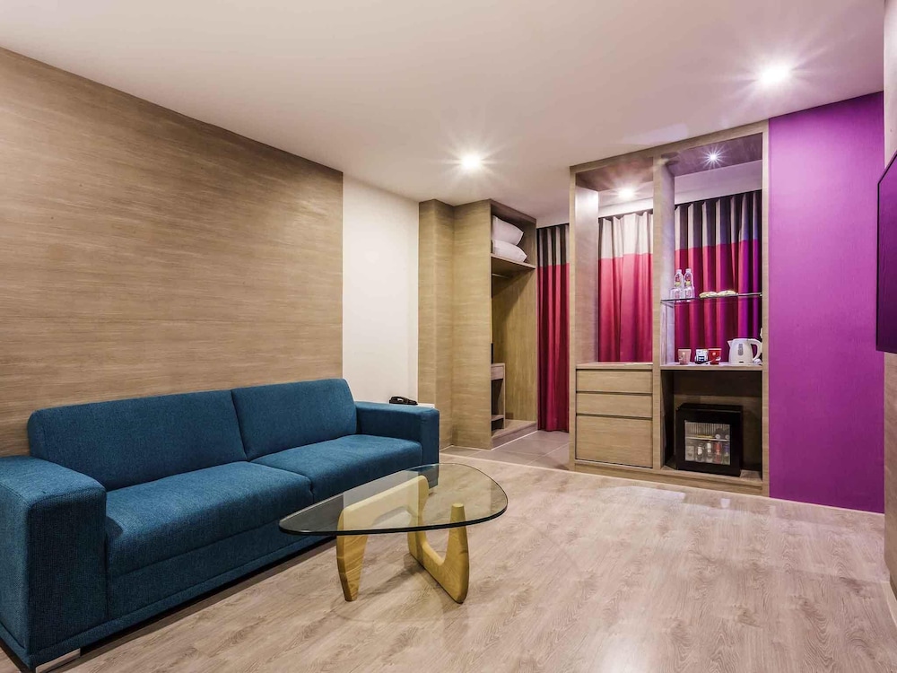 Suite 1 Cama King + Sofá Supletorio del hotel Ibis Styles Bangkok Sukhumvit 50. Foto 4