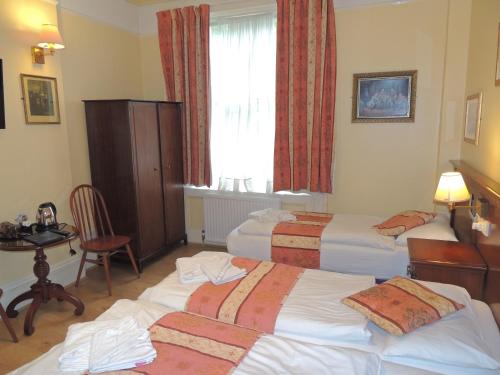 Habitación Triple del hotel Dolphin. Foto 3