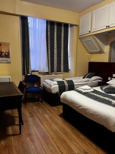 Habitación Triple del hotel Dolphin. Foto 14