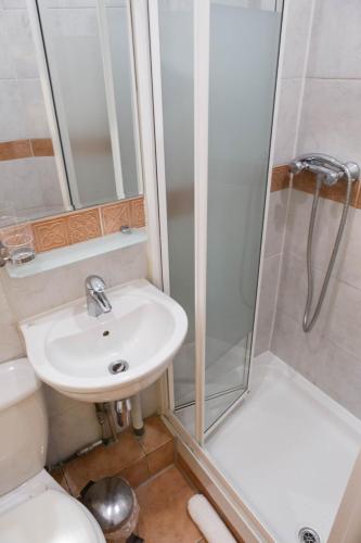 Habitación cuádruple del hotel Dolphin. Foto 5