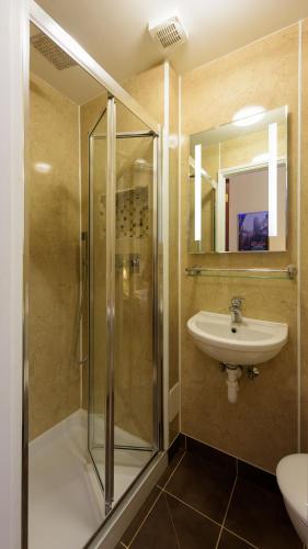 Habitación Familiar del hotel Dolphin. Foto 5