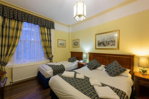 Habitación Triple del hotel Shakespeare. Foto 2