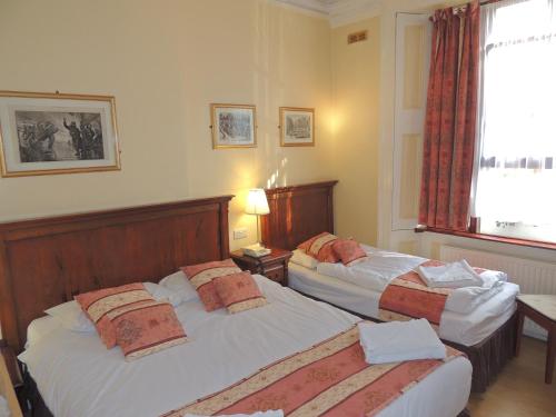 Habitación Triple del hotel Shakespeare. Foto 3