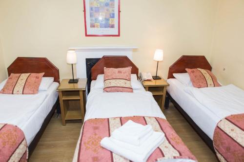 Habitación Triple del hotel Shakespeare. Foto 5