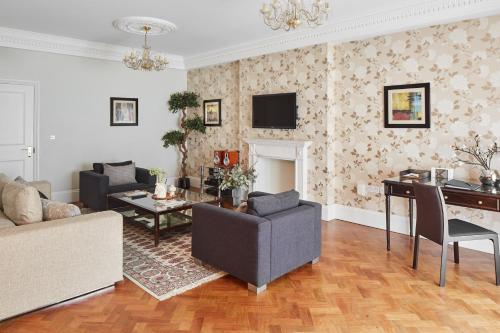 Apartamento Dúplex Superior de 3 dormitorios con vistas al jardín del hotel Arlington House. Foto 3