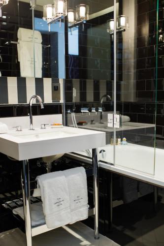 Habitación Doble Deluxe del hotel The Ampersand Hotel - Small Luxury Hotels Of The World. Foto 1