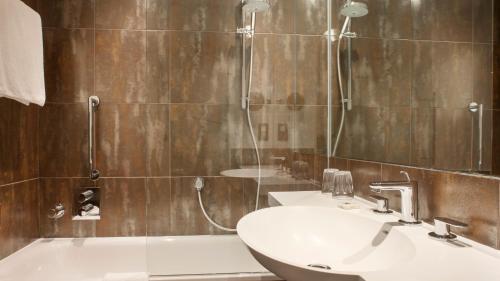 Habitación Doble Estándar del hotel CROWNE PLAZA - LONDON KINGS CROSS. Foto 3