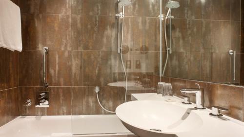 Habitación Doble Premium con 2 camas dobles del hotel CROWNE PLAZA - LONDON KINGS CROSS. Foto 4