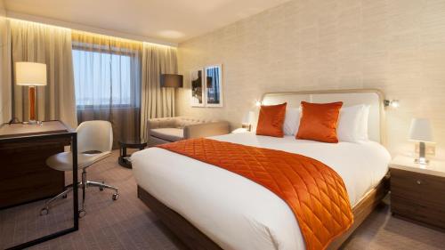 Habitación Premium con cama grande y sofá cama del hotel CROWNE PLAZA - LONDON KINGS CROSS. Foto 2