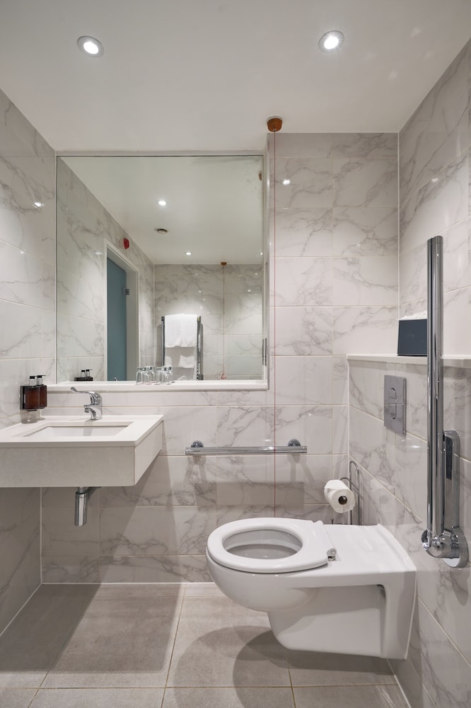 Habitación clásica doble, accesible en silla de ruedas del hotel The Cumberland. Foto 5