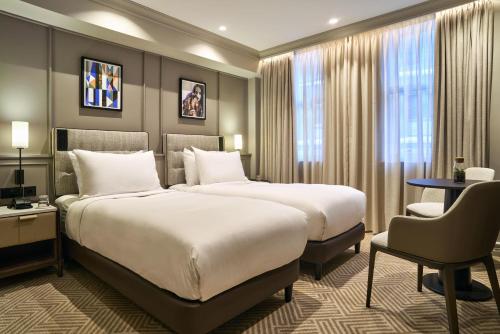Habitación Twin Estándar del hotel Radisson Blu , London Bond Street. Foto 1