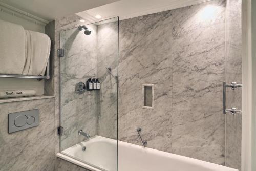 Habitación Twin Estándar del hotel Radisson Blu , London Bond Street. Foto 3