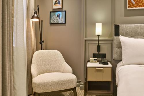 Habitación Doble Acogedora del hotel Radisson Blu , London Bond Street. Foto 1