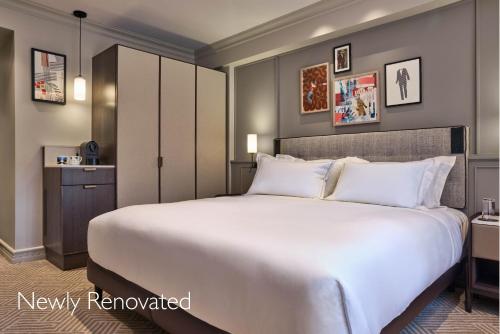 Habitación Superior con cama extragrande del hotel Radisson Blu , London Bond Street