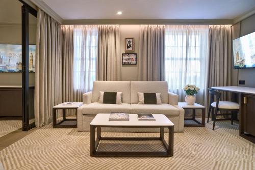 One Bedroom Suite with Terrace - City View del hotel Radisson Blu , London Bond Street. Foto 5