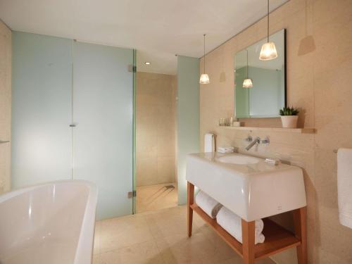 Estudio con cama extragrande del hotel St Martins Lane London. Foto 3