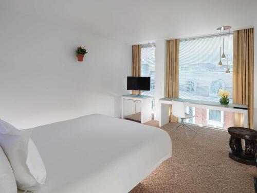 Habitación Estándar adaptada para personas con movilidad reducida del hotel St Martins Lane London. Foto 2