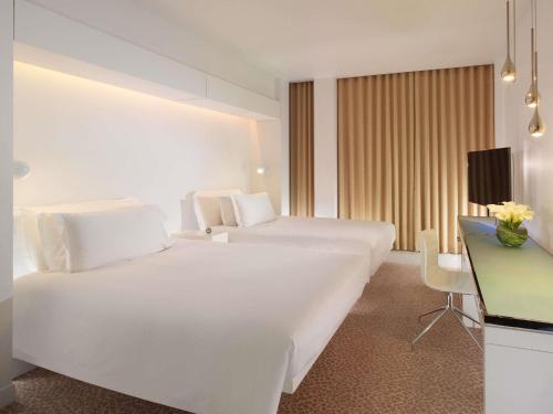 Habitación Doble Superior del hotel St Martins Lane London. Foto 1