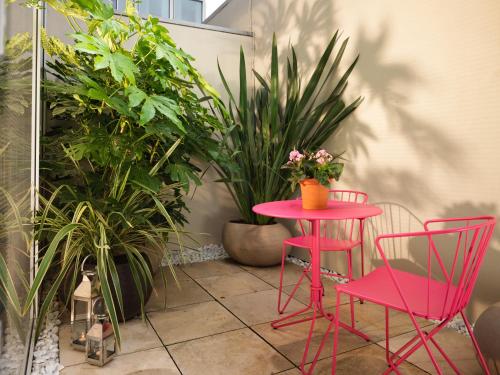 Habitación Deluxe con vistas al jardín del hotel St Martins Lane London. Foto 10