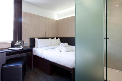 Habitación Club con 1 cama grande del hotel The Z Victoria. Foto 2