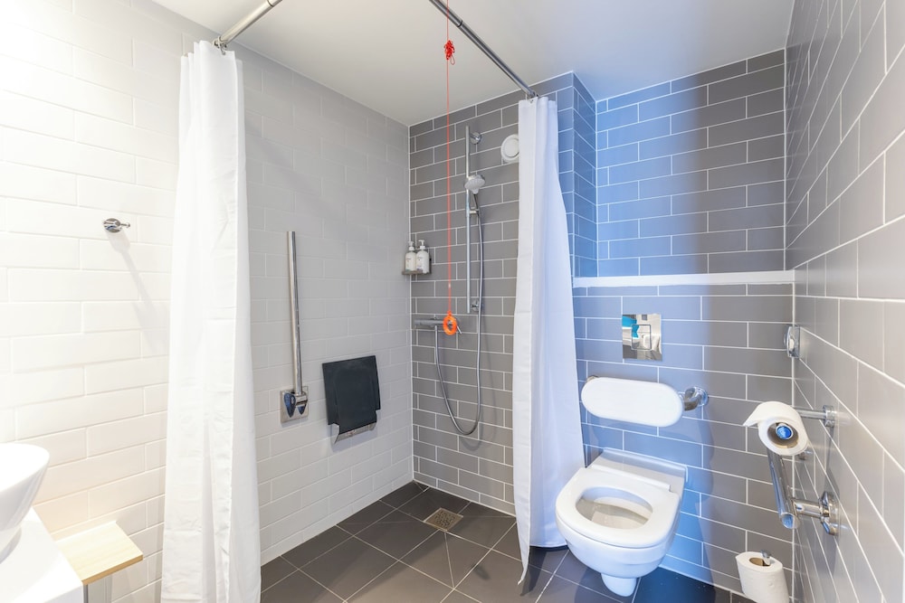 Habitación, 1 cama doble, accesible para personas con discapacidad (with Free Hot Breakfast) del hotel Holiday Inn Express London - Croydon, An Ihg