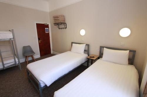 Habitación Cuádruple Superior - Litera y camas individuales del hotel Lords