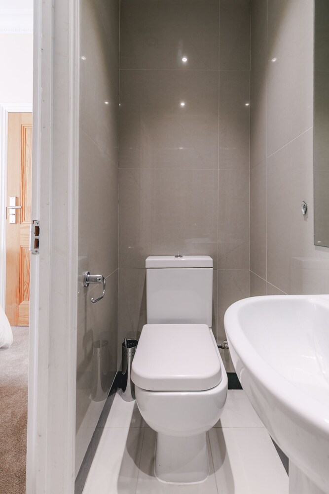Habitación básica doble, baño privado del hotel Mina House. Foto 3
