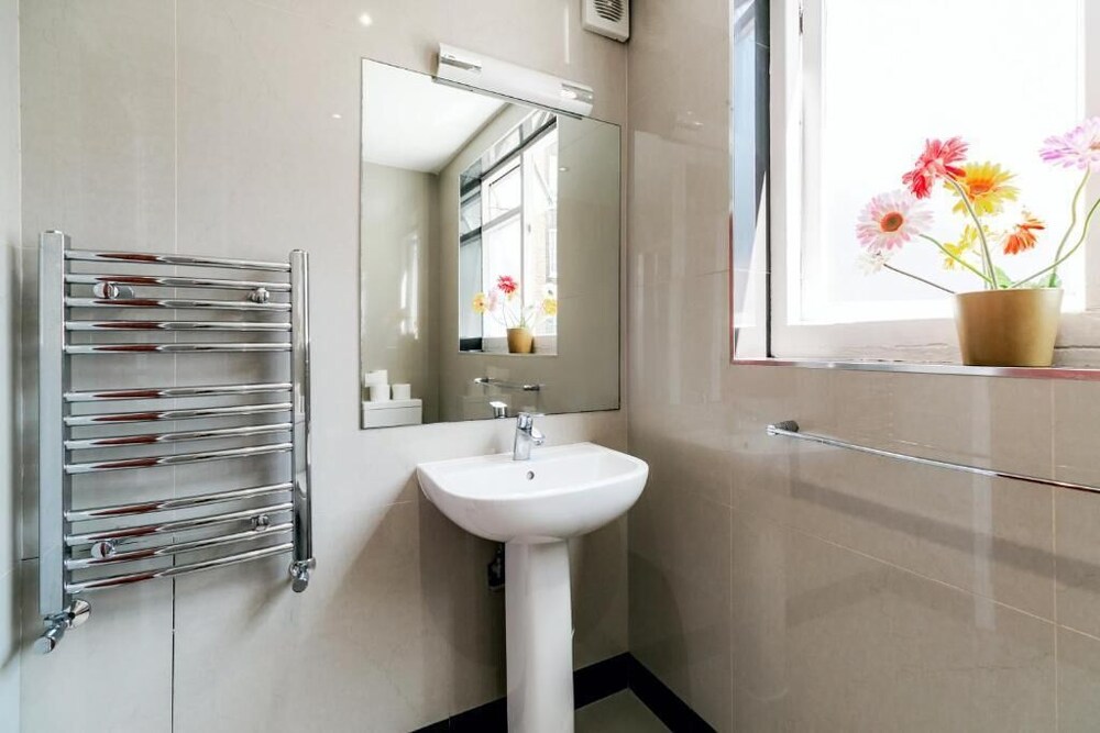 Habitación individual, baño compartido del hotel Mina House. Foto 3