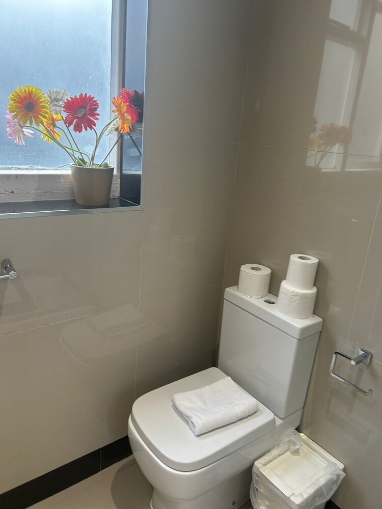 Habitación individual económica, baño compartido del hotel Mina House. Foto 7