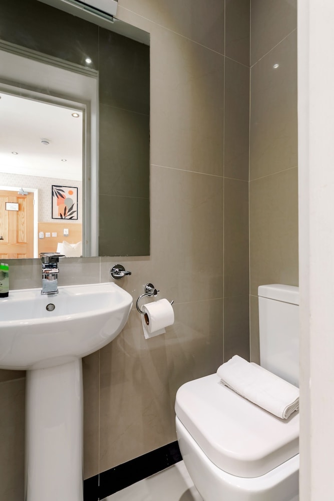 Habitación individual, baño privado del hotel Mina House. Foto 20