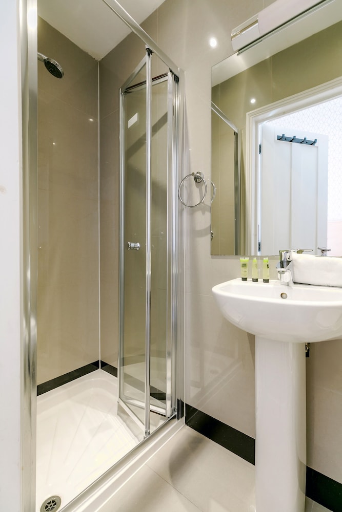 Habitación individual, baño privado del hotel Mina House. Foto 21