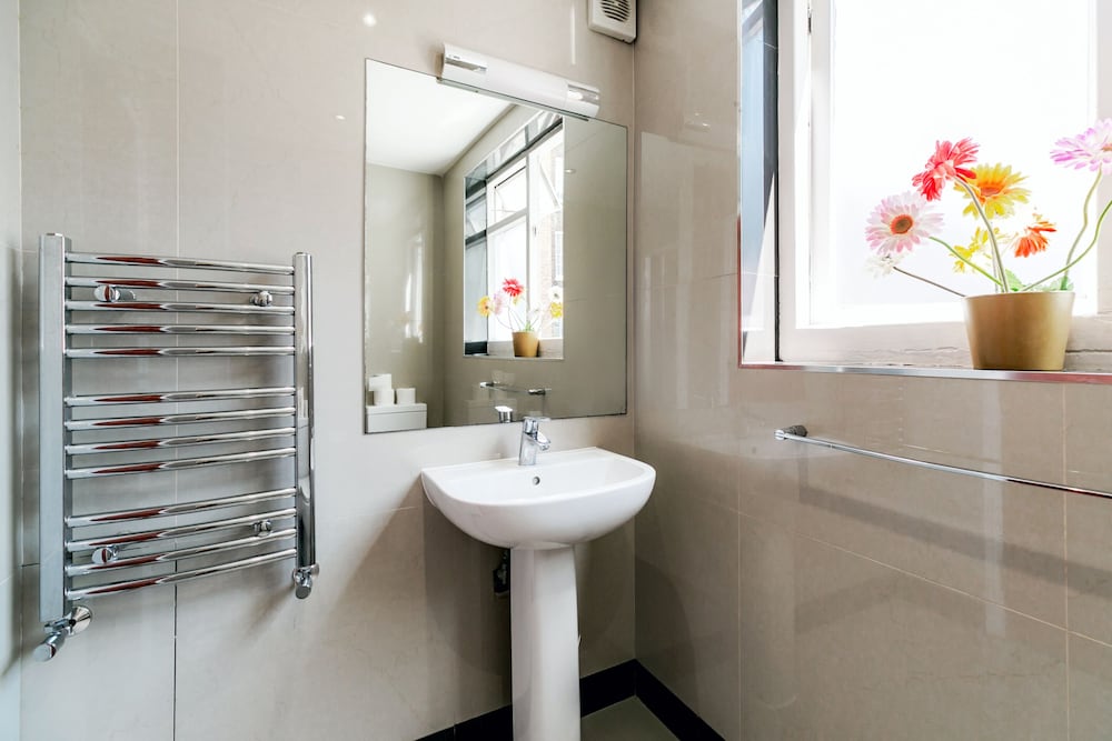Habitación individual, baño compartido del hotel Mina House. Foto 7