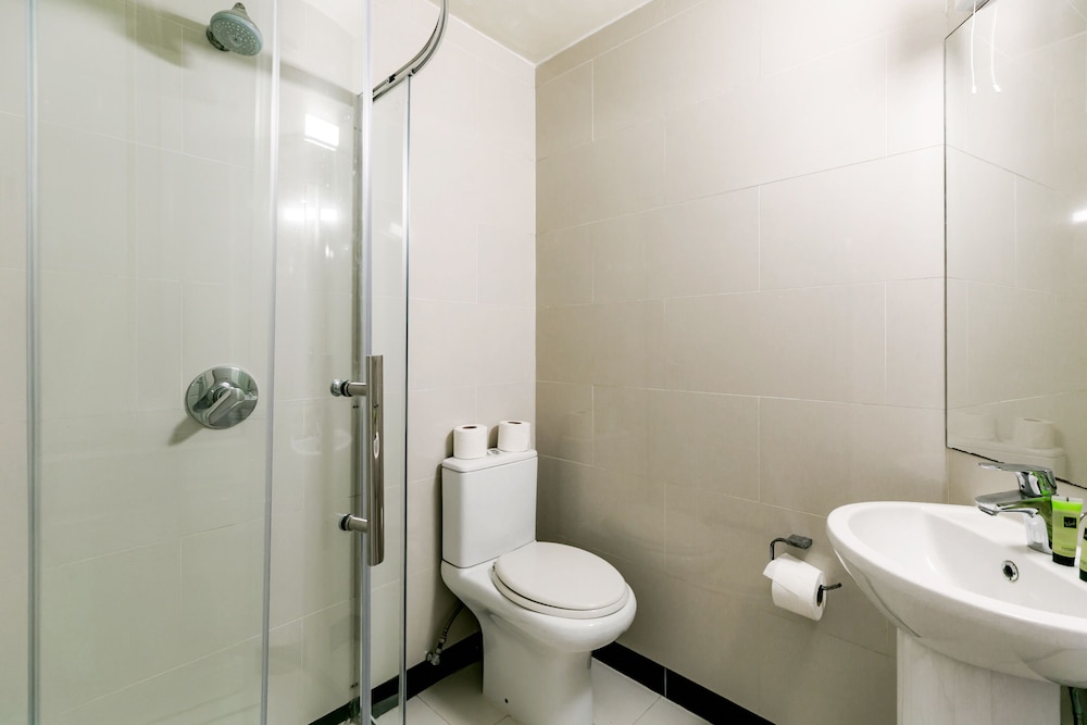 Habitación triple, baño privado del hotel Mina House. Foto 11